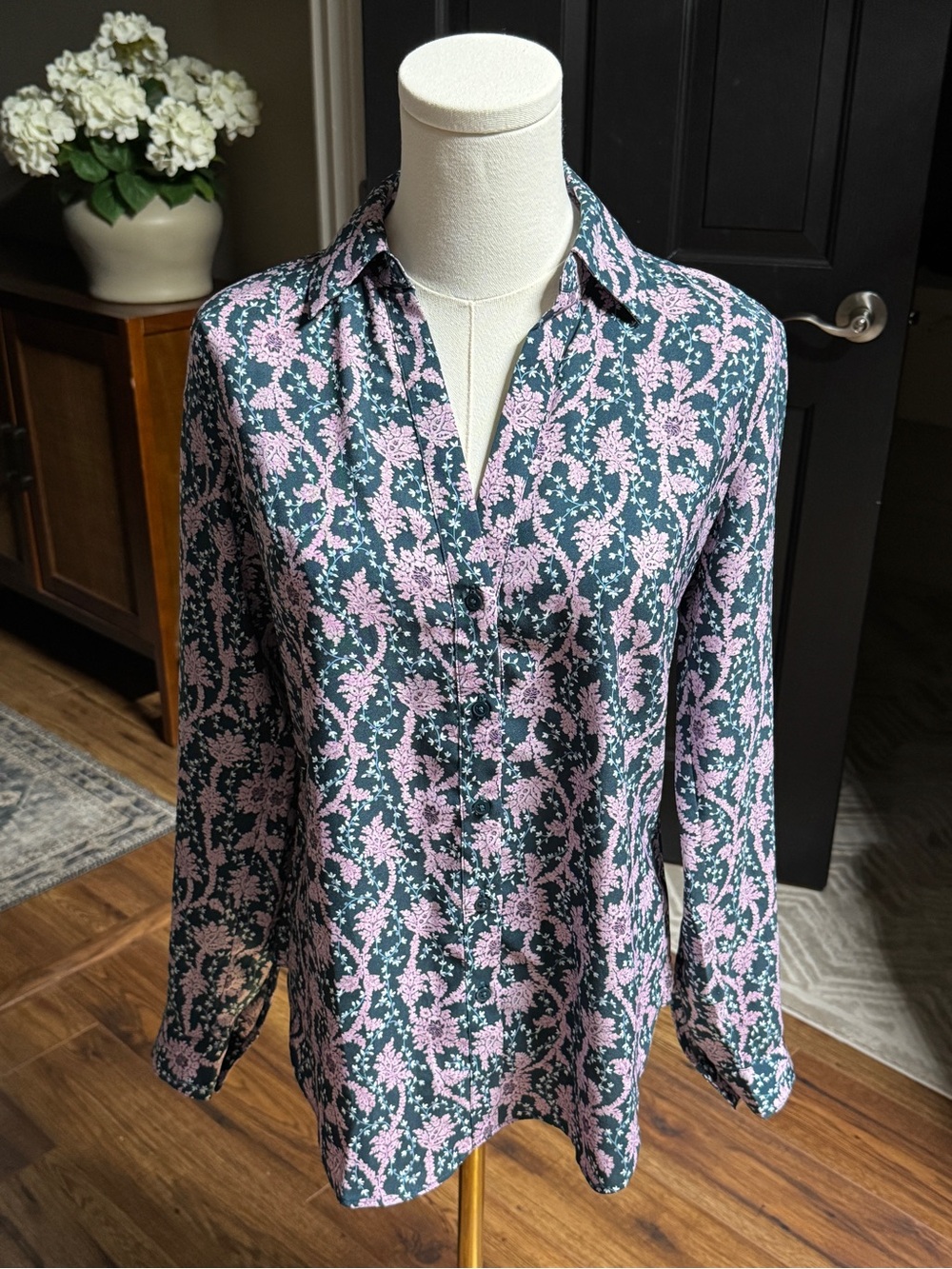 {Ann Taylor} Purple Blue Delicate Floral Print V-Neck Button Down Blouse WSH14